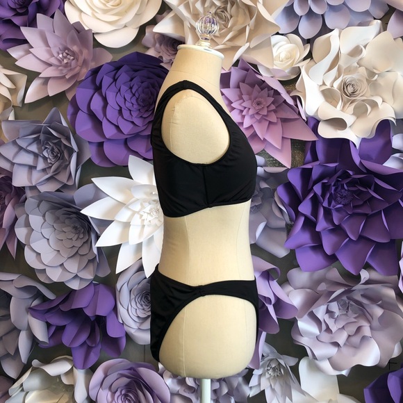 Black bikini - Picture 2 of 3